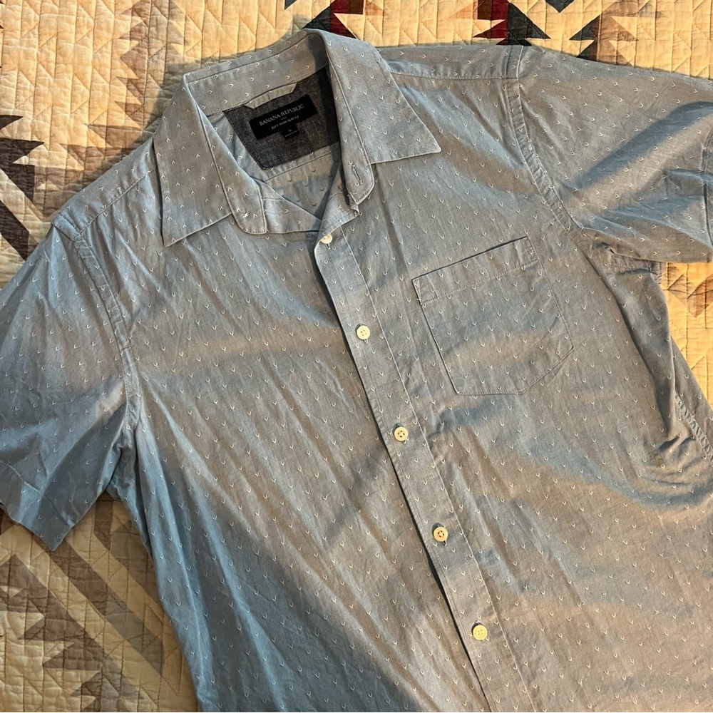 Banana Republic Men’s Shortsleeved Buttondown